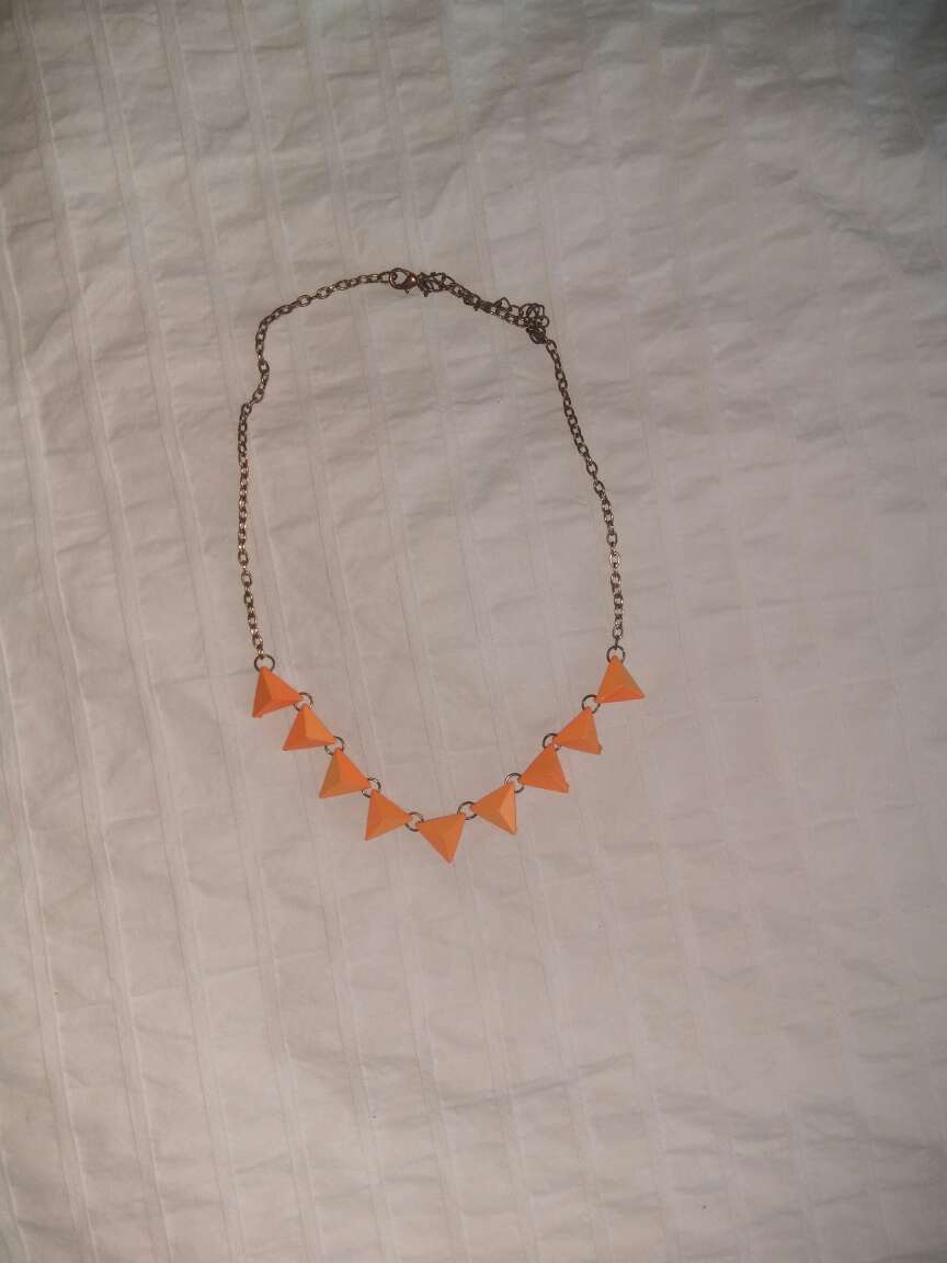 REGALO Collar juvenil + Pintauñas +Neceser REGALO Collar juvenil + Pintauñas +Neceser