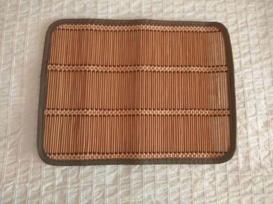 REGALO Figura decorativa + Cuenco negro + Esterilla 4