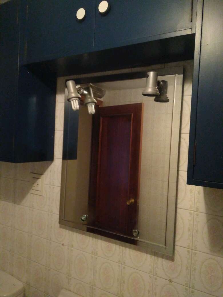 REGALO mobiliario de bao y espejo con focos 4