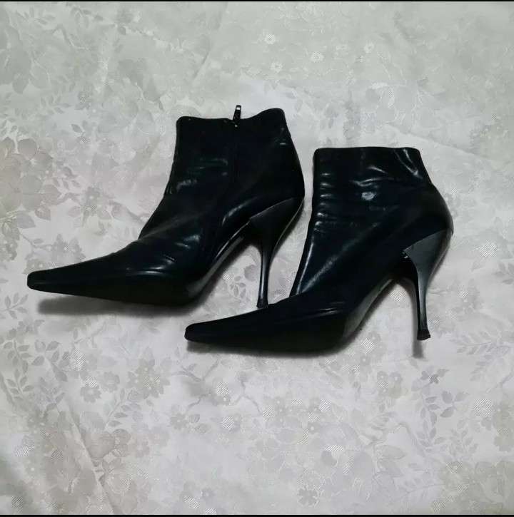 REGALO seis pares botas y botines chica talla 37/38. 4