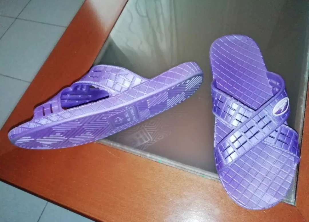 REGALO Chanclas de plstico 2