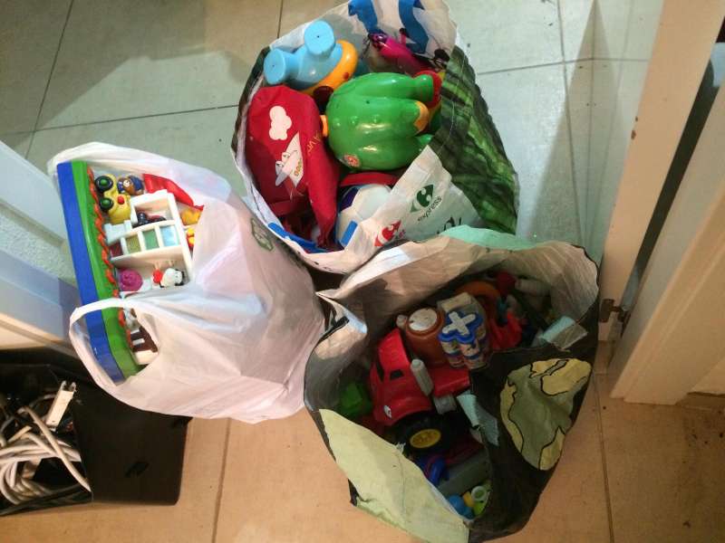REGALO ropa de niño de 1 año y juguetes, urge REGALO ropa de niño de 1 año y juguetes, urge