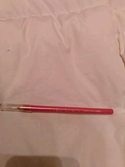 REGALO delineador de labios, eyeshadow pencil y crema protección solar REGALO delineador de labios, eyeshadow pencil y crema protección solar