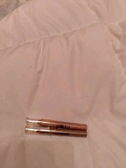 REGALO delineador de labios, eyeshadow pencil y crema proteccin solar 3