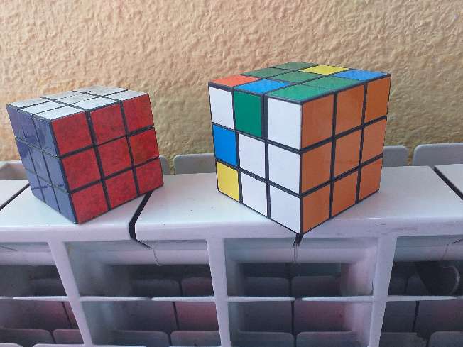 REGALO Dos cubos de Rubik REGALO Dos cubos de Rubik