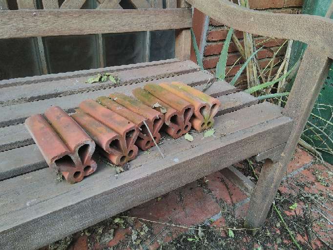 REGALO Suports de cermica per a testos de jard. 2