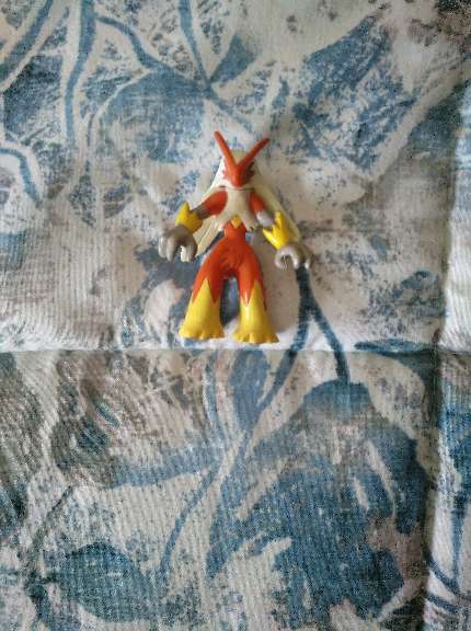 REGALO Figura pokemon REGALO Figura pokemon