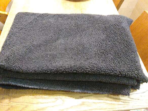 REGALO Dos trossos de roba. 