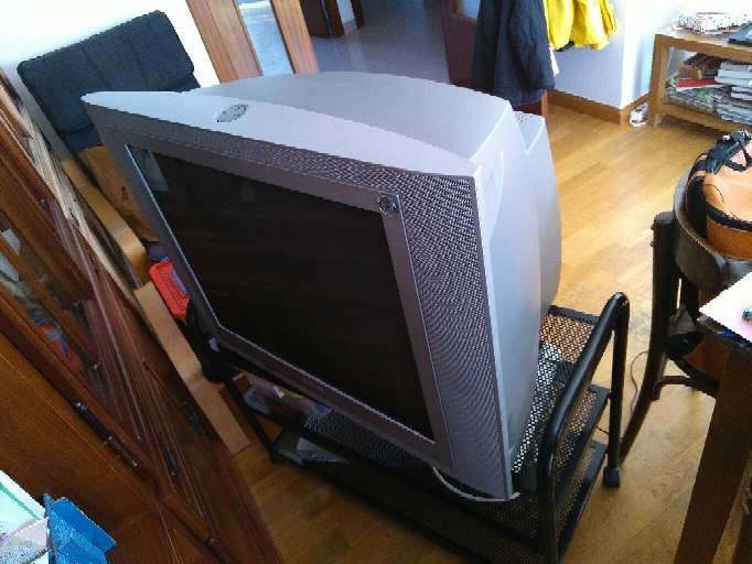 REGALO Tele de tub amb TDT i reproductor de DVD REGALO Tele de tub amb TDT i reproductor de DVD