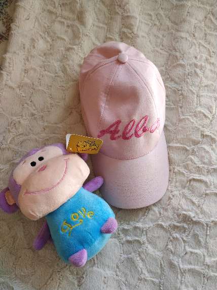 REGALO Mono de peluche y gorra REGALO Mono de peluche y gorra