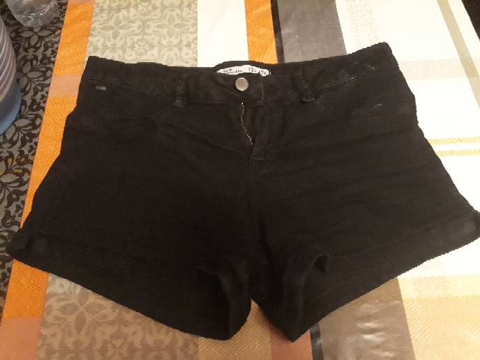 REGALO Short negro Bershka t. 36 REGALO Short negro Bershka t. 36