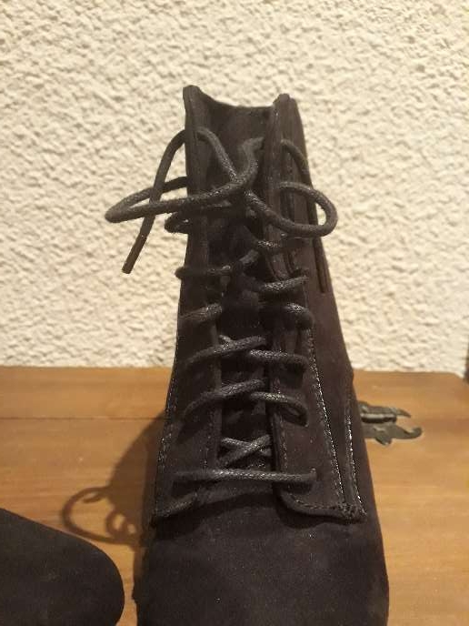 REGALO Cuas negras de cordones t. 39 3