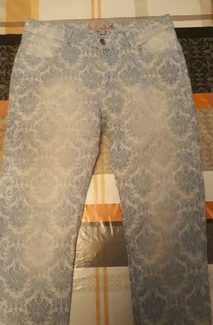 REGALO Pantalón estampado Pedro del Hierro 38 REGALO Pantalón estampado Pedro del Hierro 38