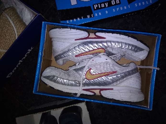 REGALO Calzado talla 39 2