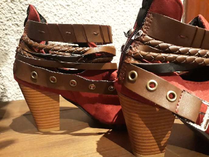 REGALO Botines rojos sin estrenar  2