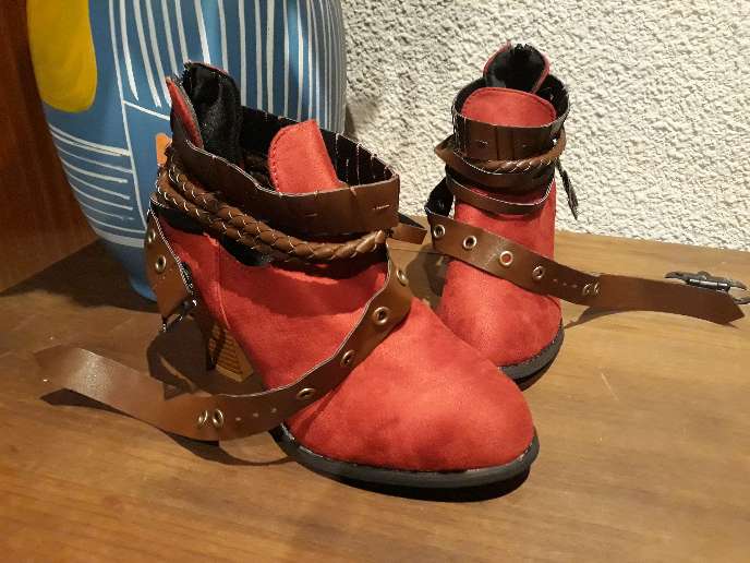REGALO Botines rojos sin estrenar  3