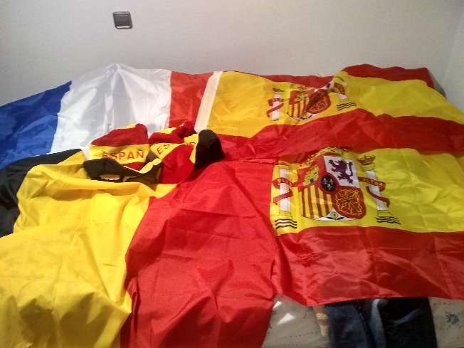 REGALO banderas y gorros REGALO banderas y gorros