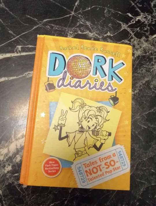 REGALO Libro Dork Diaries