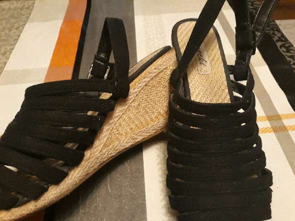 REGALO Sandalias de cua negras  2