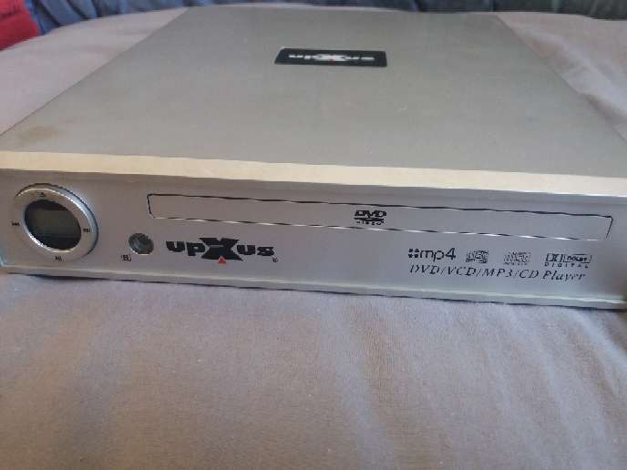 REGALO Reproductor CD/DVD portátil UPXUS DV-1100 REGALO Reproductor CD/DVD portátil UPXUS DV-1100