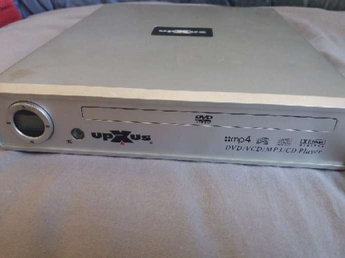 REGALO Reproductor CD/DVD porttil UPXUS DV-1100 1