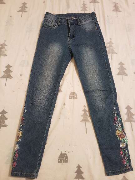 REGALO Pantalones Vaqueros Bordado. REGALO Pantalones Vaqueros Bordado.