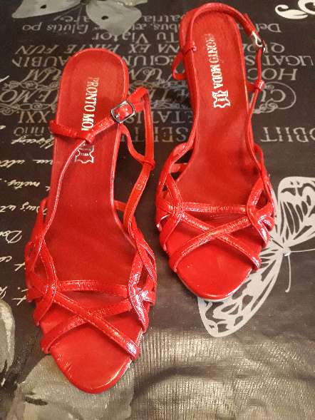 REGALO Zapatos rojos t. 39 REGALO Zapatos rojos t. 39