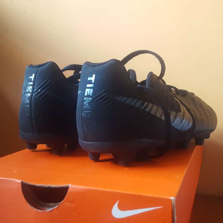 REGALO Calzado de futbolistas. REGALO Calzado de futbolistas.