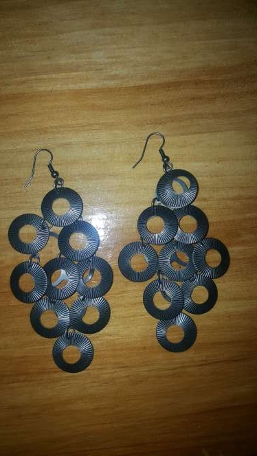 REGALO Pendientes grises REGALO Pendientes grises