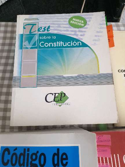 REGALO Libros y cdigos de Derecho 4