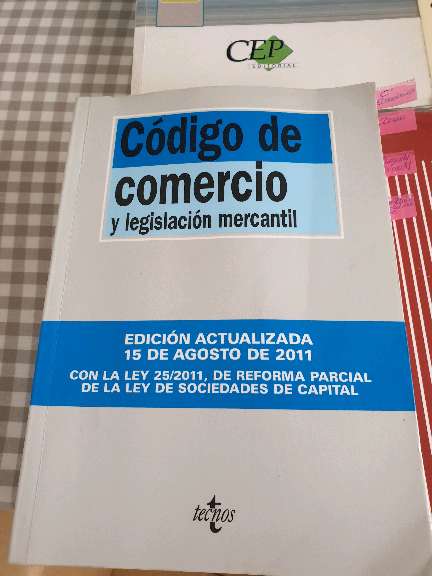REGALO Libros y cdigos de Derecho 2