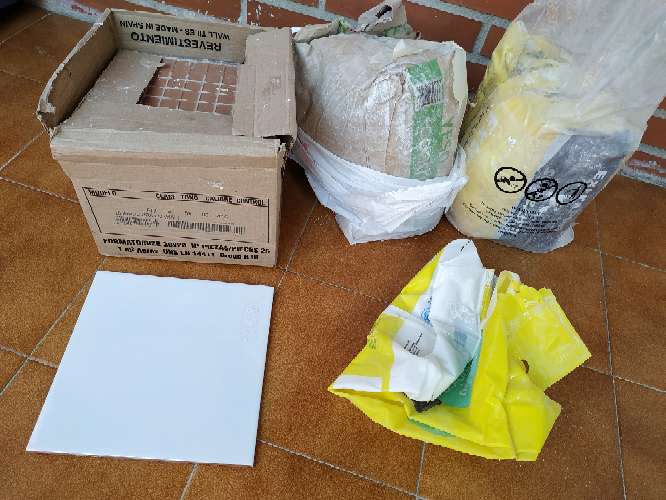 REGALO Azulejos (20+), yeso, y Aquaplast REGALO Azulejos (20+), yeso, y Aquaplast