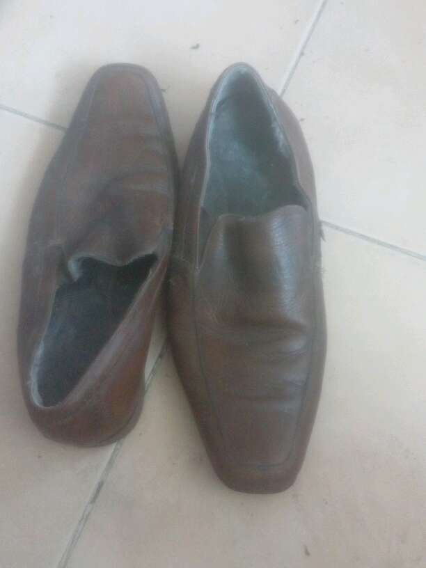 REGALO tres pares de zapatos para hombre  4