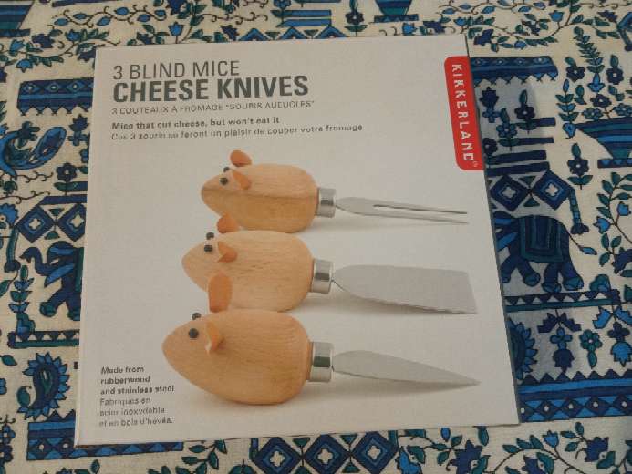 REGALO Juego de tres cuchillos para queso 1