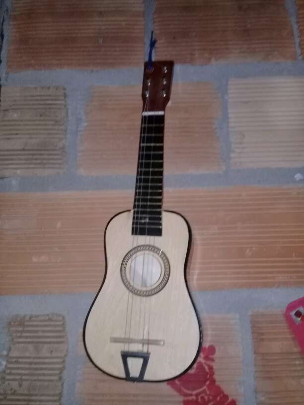 REGALO guitarra de juguete 2