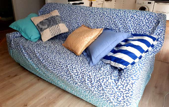 REGALO Sof con funda 2