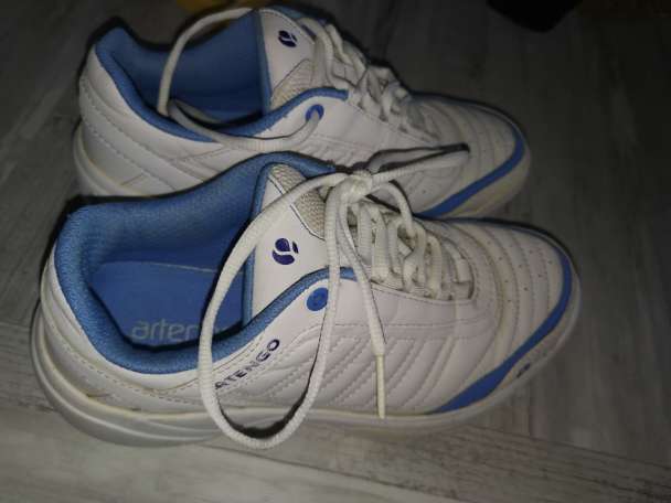 REGALO Deportivas talla 36 2