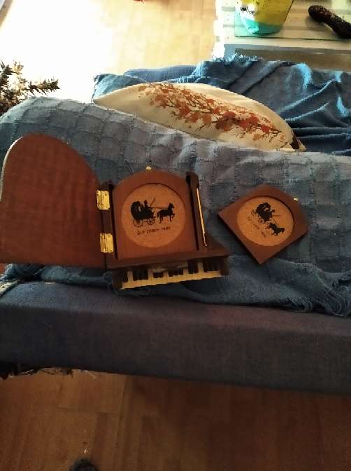 REGALO Piano con posavasos 2