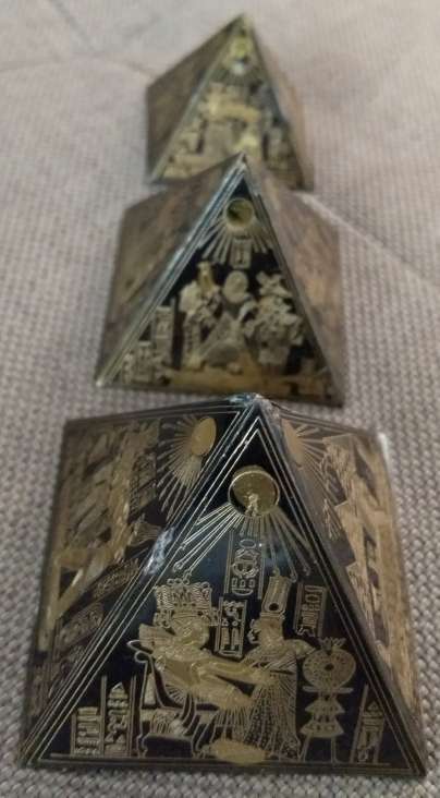 REGALO Trío de pirámides egipcias REGALO Trío de pirámides egipcias