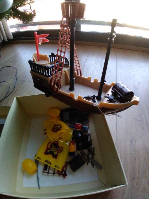 REGALO barco de juguete