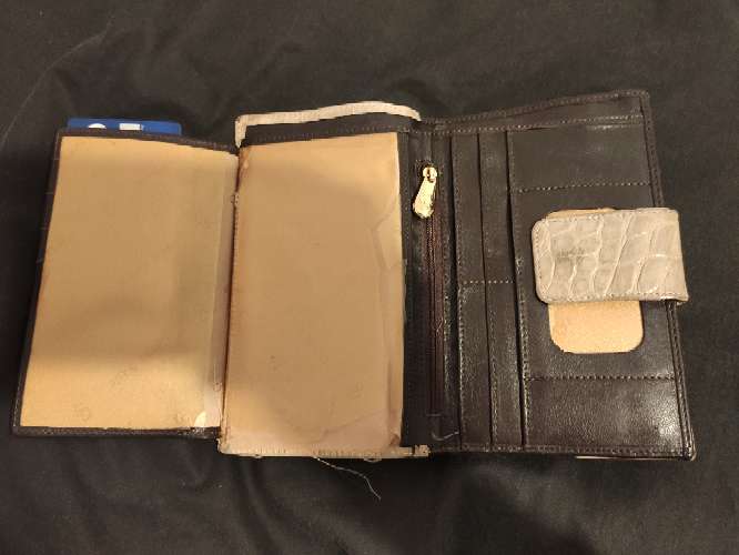 REGALO Billetera Carla Sade, exterior en buen estado interior descosido,  3