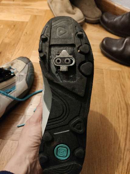 REGALO botas y zapatillas bici 2