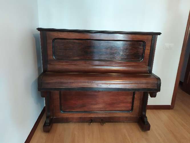REGALO Piano de pared de madera caoba REGALO Piano de pared de madera caoba