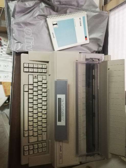 REGALO maquina de escribir eléctrica con memoria REGALO maquina de escribir eléctrica con memoria
