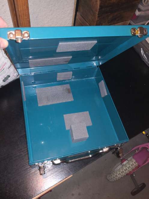 REGALO Caja maletin metlica  3