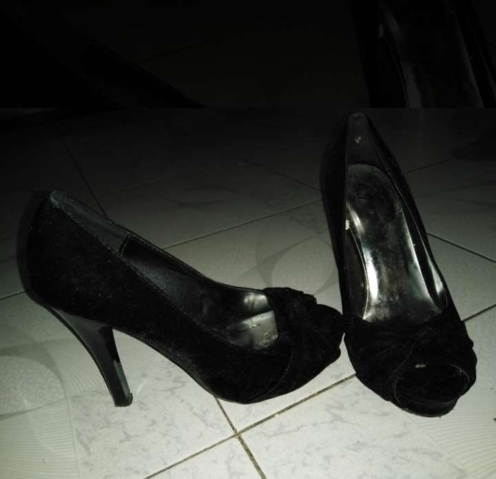 REGALO Zapatillas negras REGALO Zapatillas negras