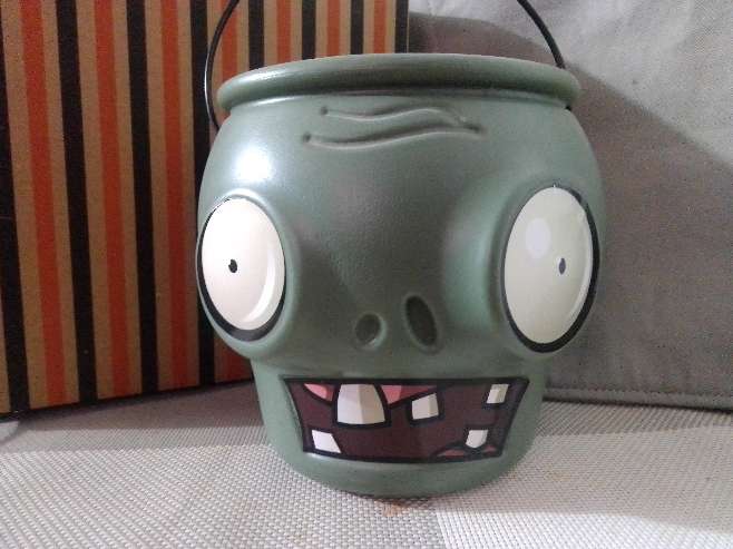 REGALO Cubeta Plantas Vs Zombies 1