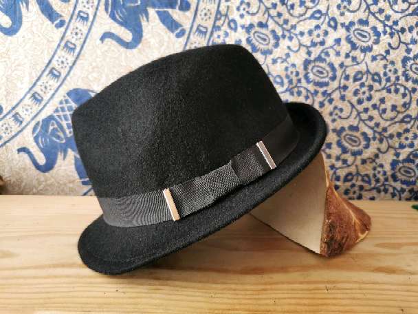 REGALO Sombrero negro 2