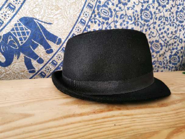 REGALO Sombrero negro REGALO Sombrero negro
