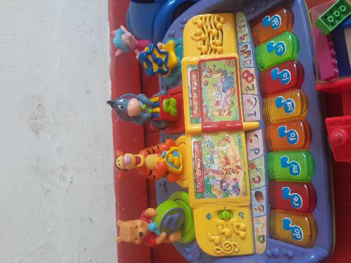 REGALO juguete de winnie de pooh y sus amigos. 